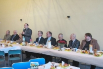Stół prezydialny z zaproszonymi gośćmi