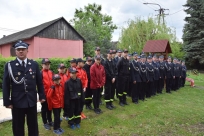 Uczestnicy odsłonięcia tablicy