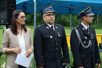 Ceremonia zakończenia zawodów. Od lewej: wójt Sylwia Cieślar i komendant gminny Sławomir Gaszek