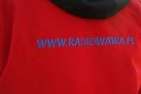 Napis na bluzie www.radiowawa.pl