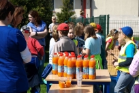 Po sprzątaniu Dzięgielowa dzieci dostały napój oraz słodki poczęstunek