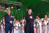 Ks. Mateusz Kierczak podczas modlitwy