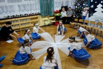 Przedstawienie pt. "Zmartwienie śnieżynek"