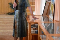 Siostra Honorowego Mieszkańca Gminy otwierająca wystawę
