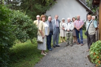 Uczestnicy memoriału przy Izbie Pamięci Jury Gajdzicy