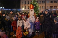 Wspólne zdjęcia ze Św. Mikołajem i choinką