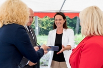 Umowy na dofinansowanie budowy i modernizacji dróg dojazdowych do gruntów rolnych wręczyli członek Zarządu Województwa Śląskiego, Beata Białowąs oraz przewodniczący Sejmiku, Jan Kawulok. fot. Tomasz Żak / UMWS