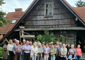 Seniorzy z Kozakowic w Chlebowej Chacie