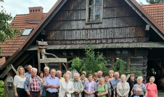 Seniorzy z Kozakowic w Chlebowej Chacie