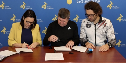 Podpisanie umowy z przedstawicielami MKS-R Dzięgielów