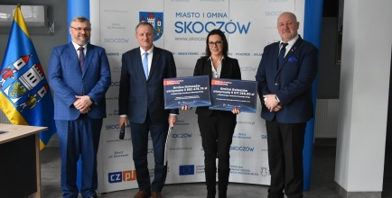 Od lewej: poseł Grzegorz Gaża, poseł Kazimierz Matuszny, wójt Sylwia Cieślar, wicewojewoda Jan Chrząszcz
