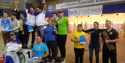 Drużyna na podium (na trzecim stopniu nasi łucznicy)