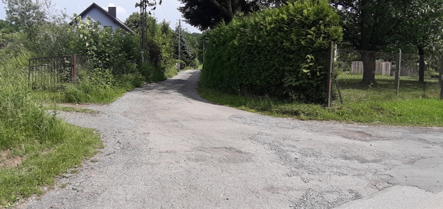 ul. Boczna w Dzięgielowie przed remontem