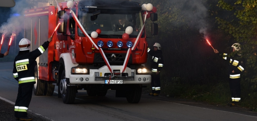 Powitanie nowego wozu jednostki OSP w Cisownicy